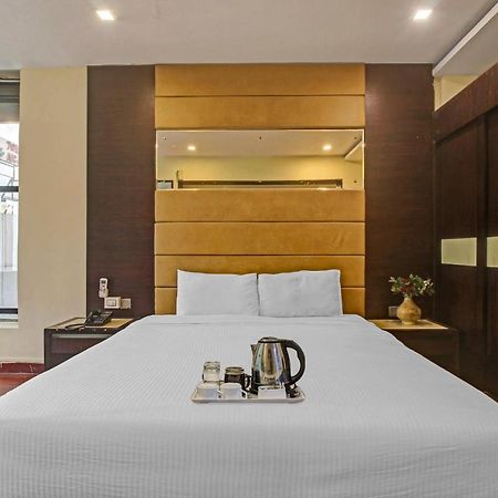 Oyo Townhouse 707 Grand Krishna Hotel Hyderabad Esterno foto