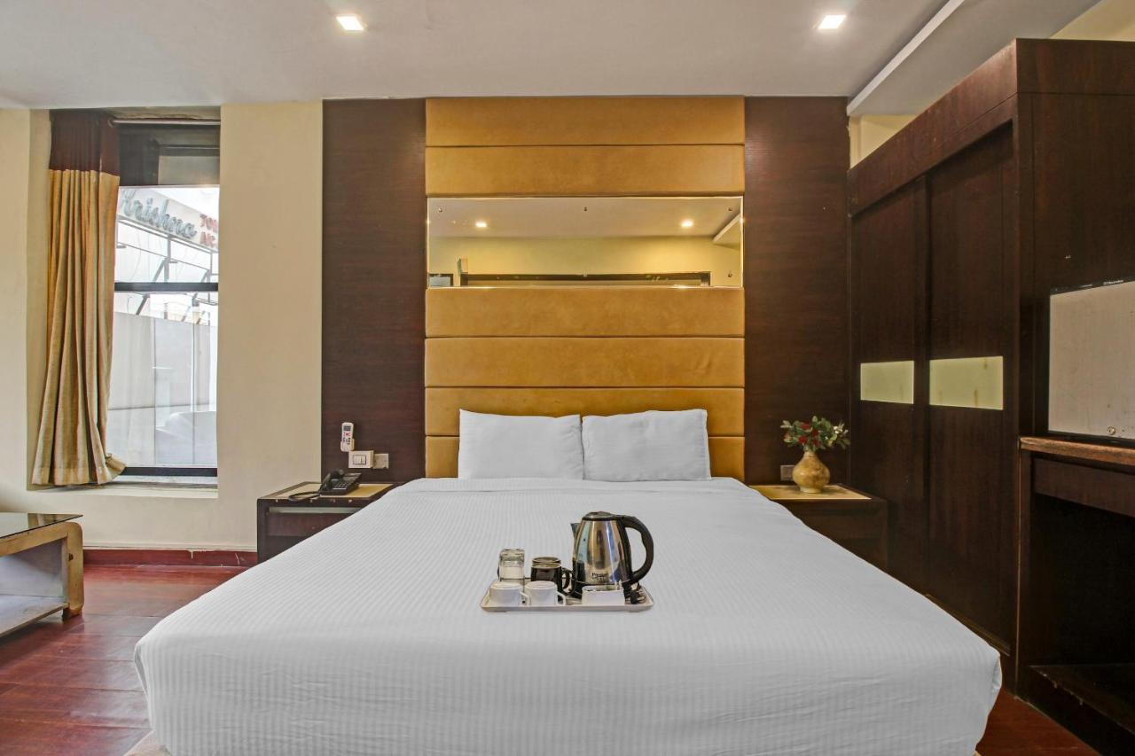 Oyo Townhouse 707 Grand Krishna Hotel Hyderabad Esterno foto
