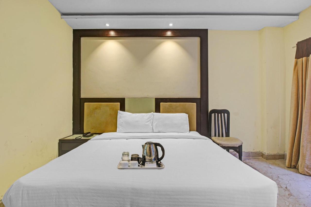 Oyo Townhouse 707 Grand Krishna Hotel Hyderabad Esterno foto
