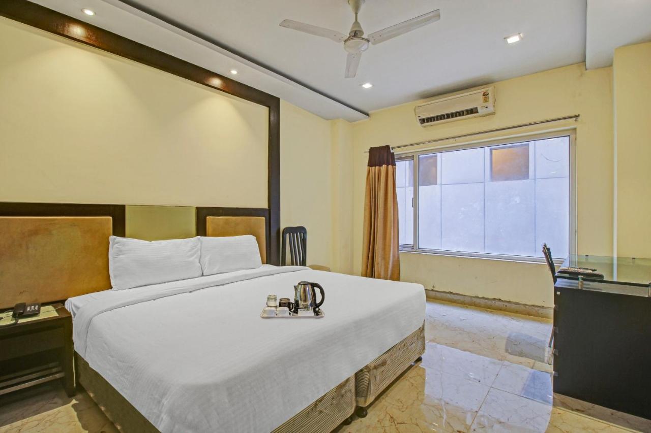 Oyo Townhouse 707 Grand Krishna Hotel Hyderabad Esterno foto