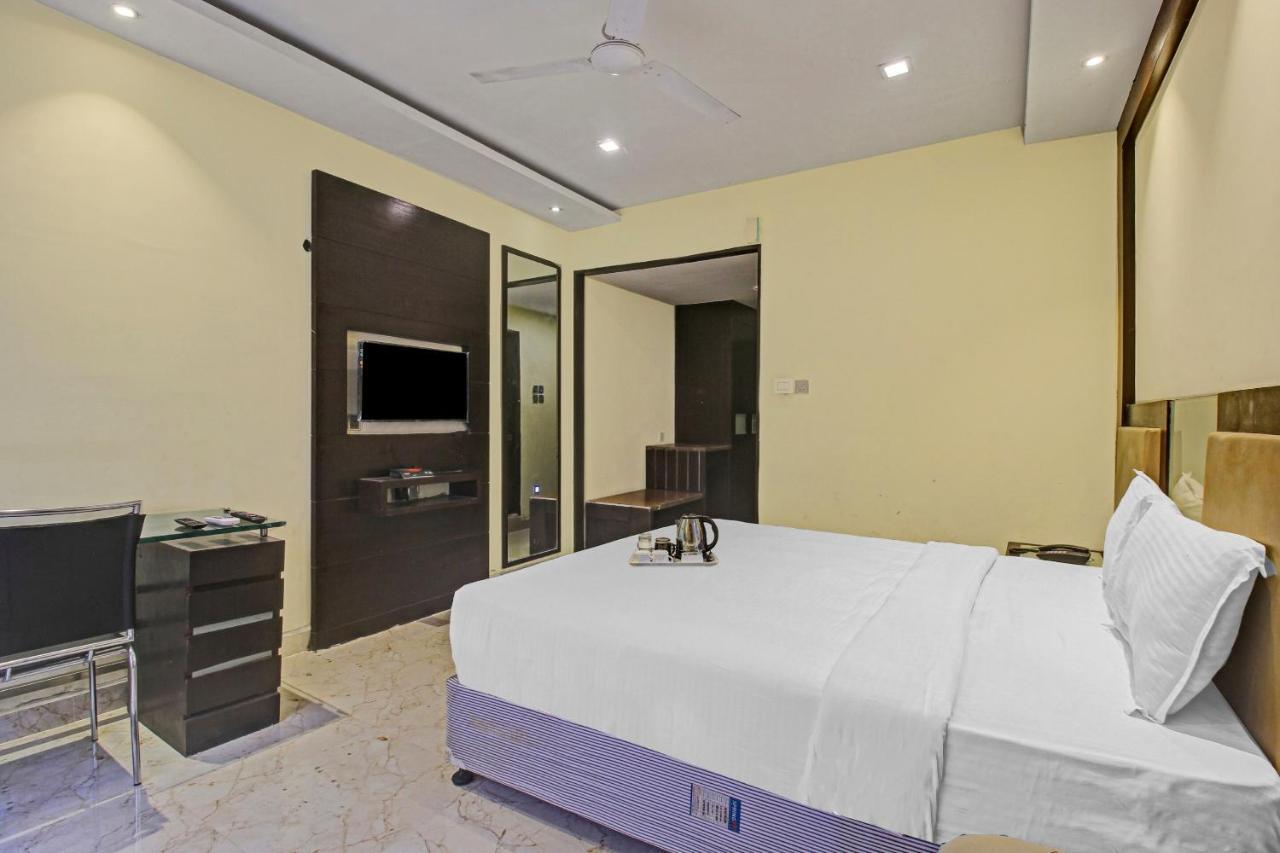 Oyo Townhouse 707 Grand Krishna Hotel Hyderabad Esterno foto