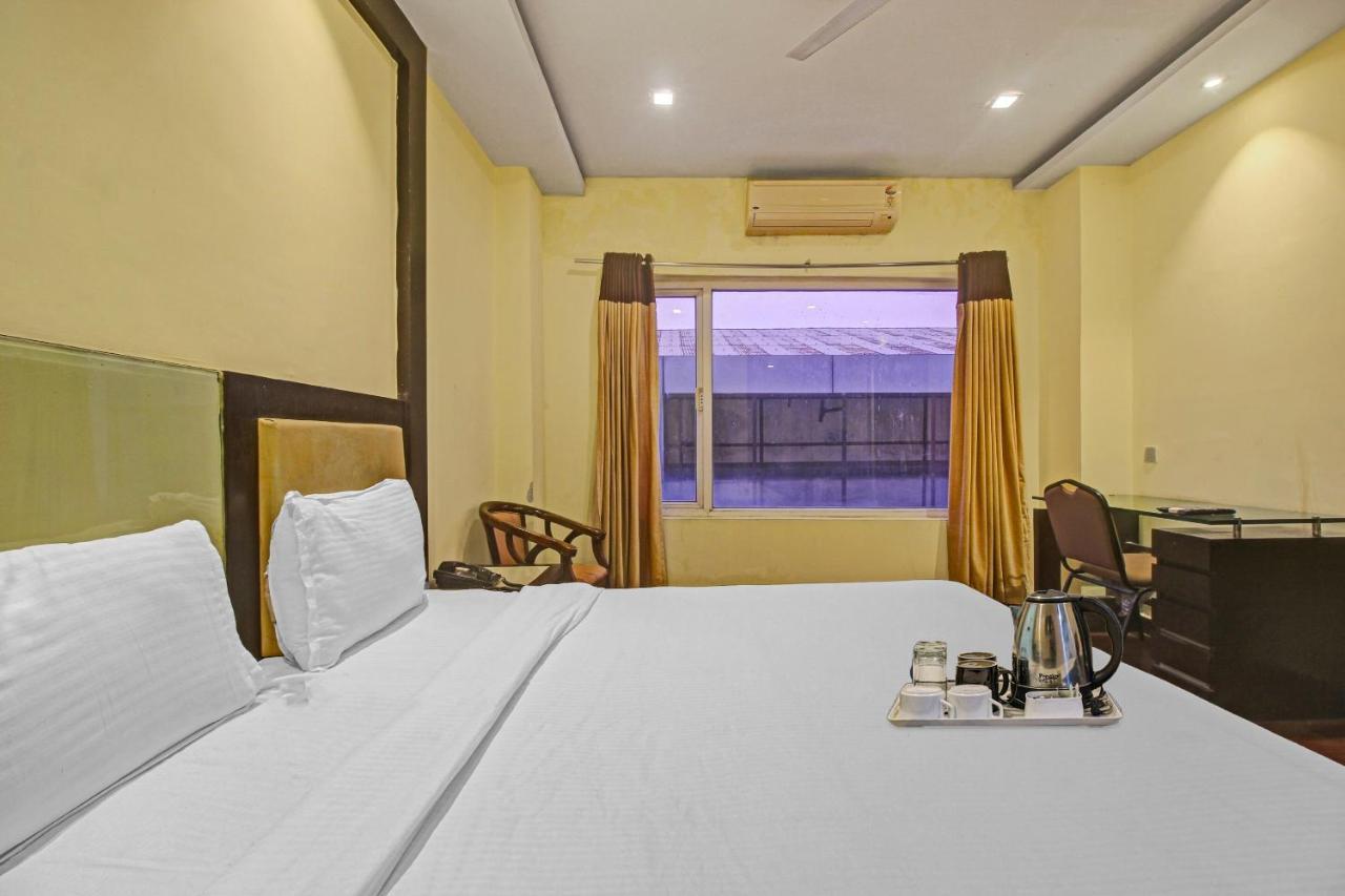 Oyo Townhouse 707 Grand Krishna Hotel Hyderabad Esterno foto