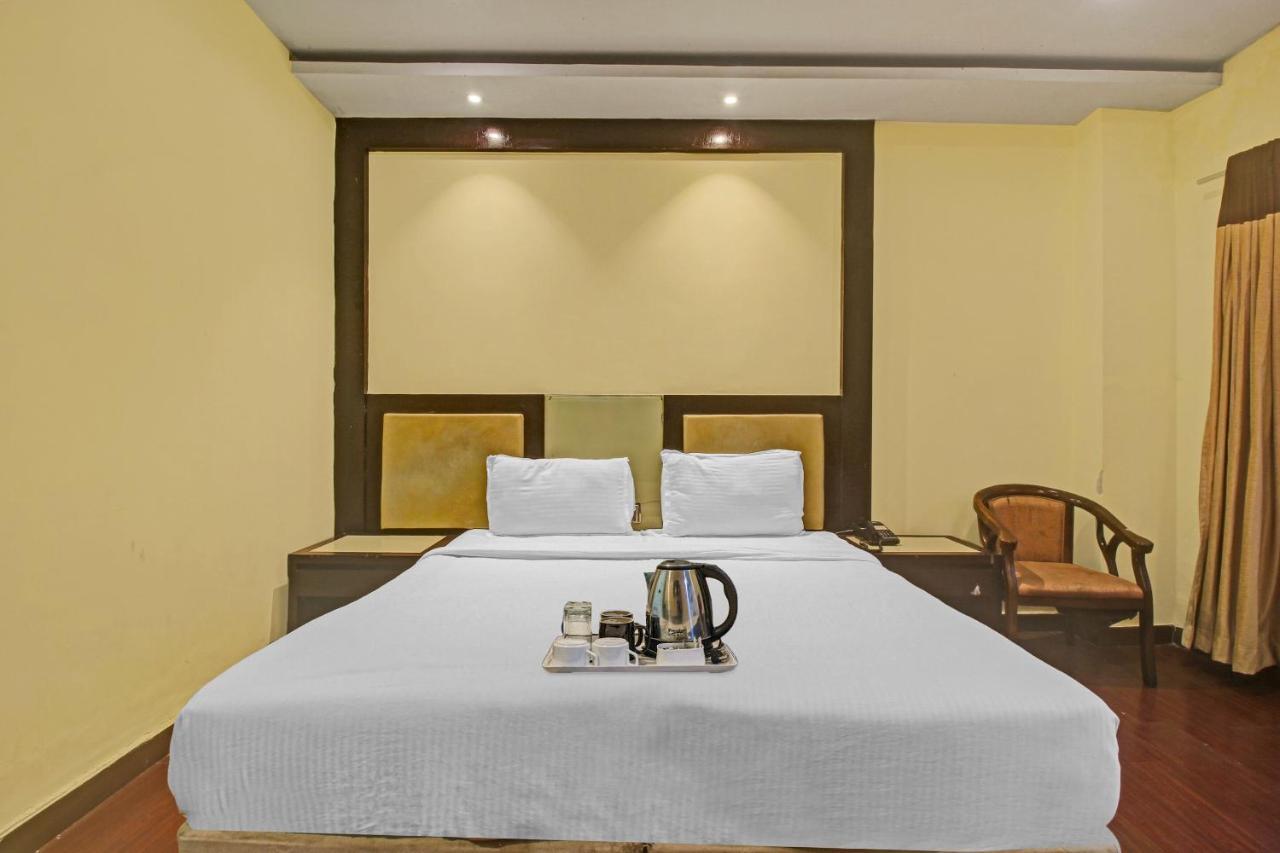 Oyo Townhouse 707 Grand Krishna Hotel Hyderabad Esterno foto