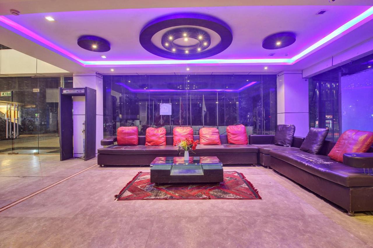 Oyo Townhouse 707 Grand Krishna Hotel Hyderabad Esterno foto