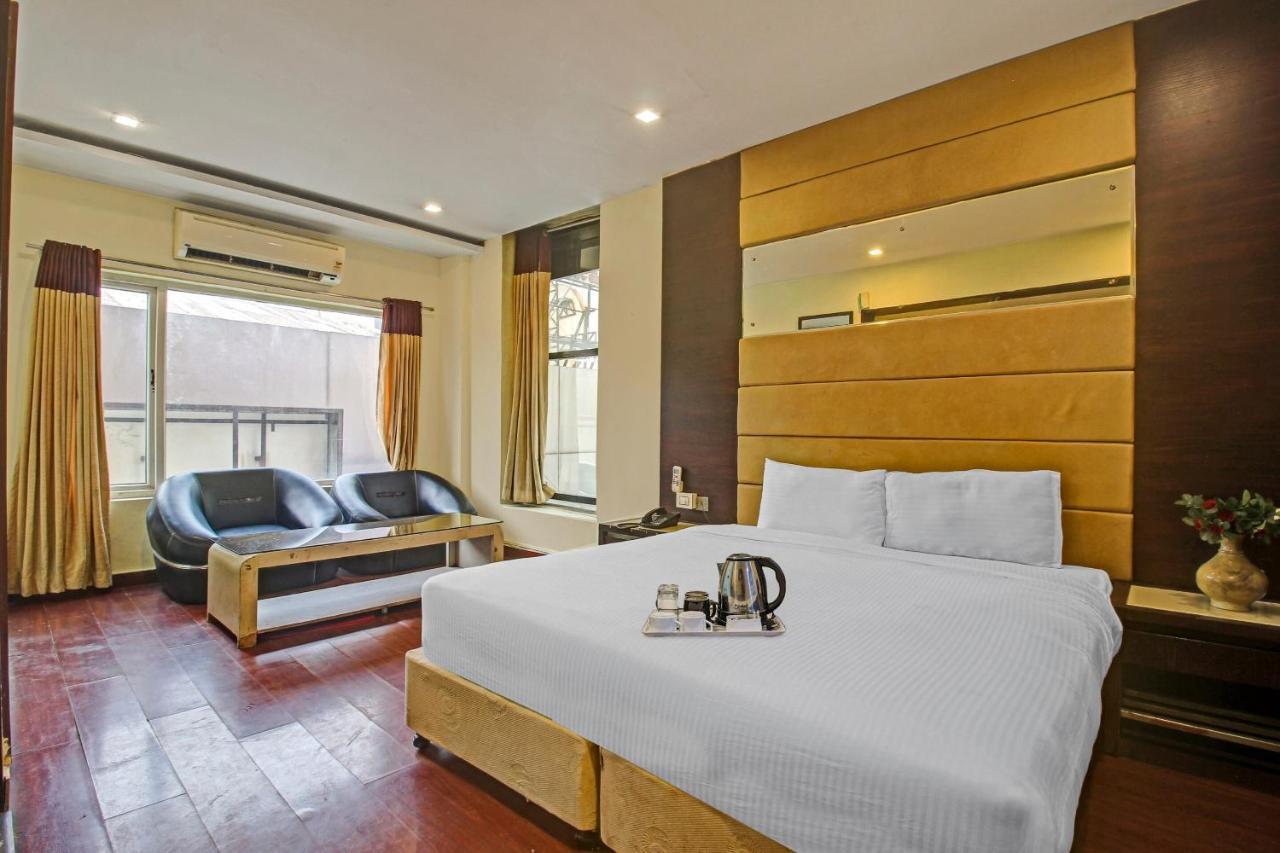 Oyo Townhouse 707 Grand Krishna Hotel Hyderabad Esterno foto