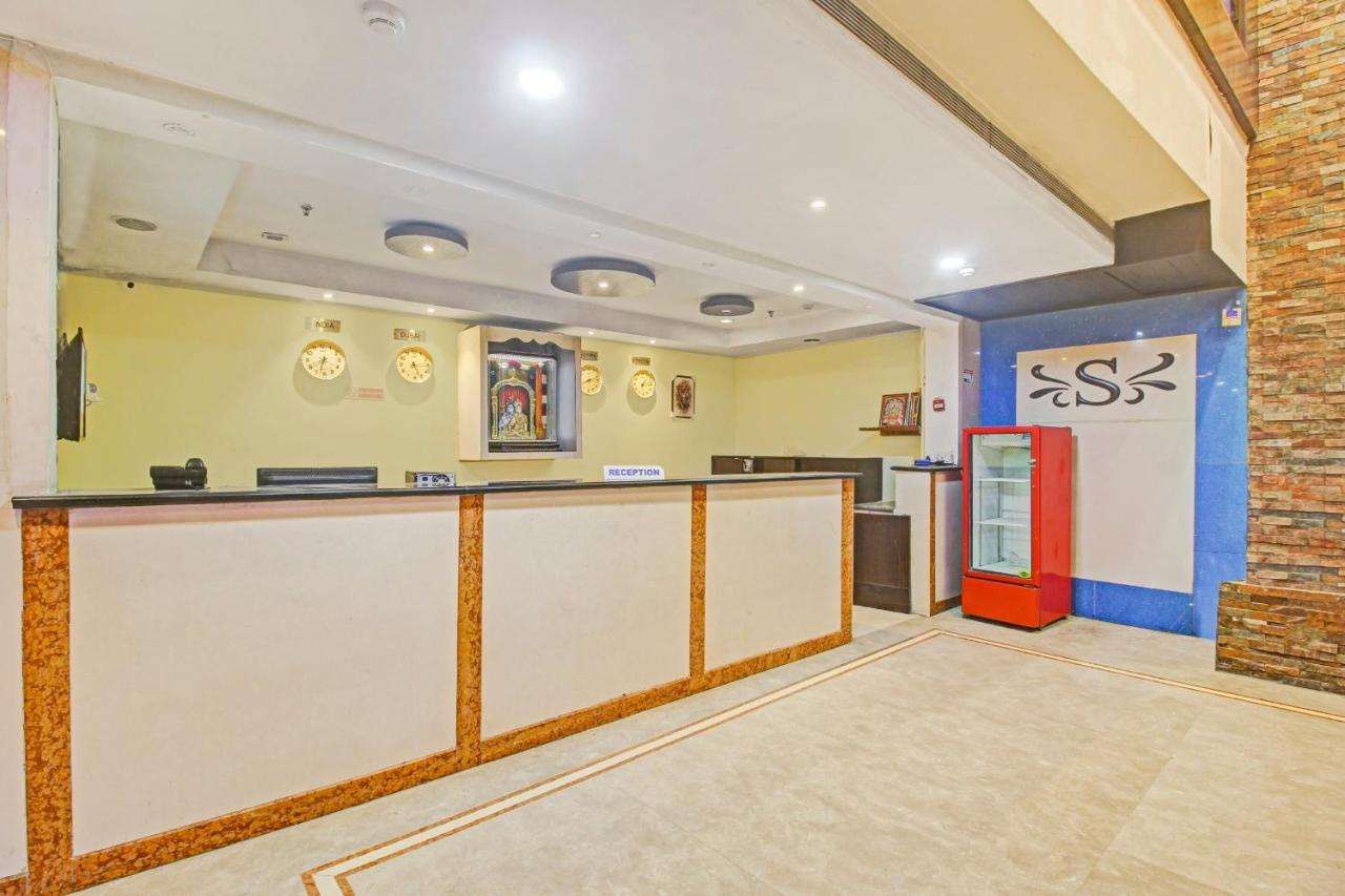 Oyo Townhouse 707 Grand Krishna Hotel Hyderabad Esterno foto