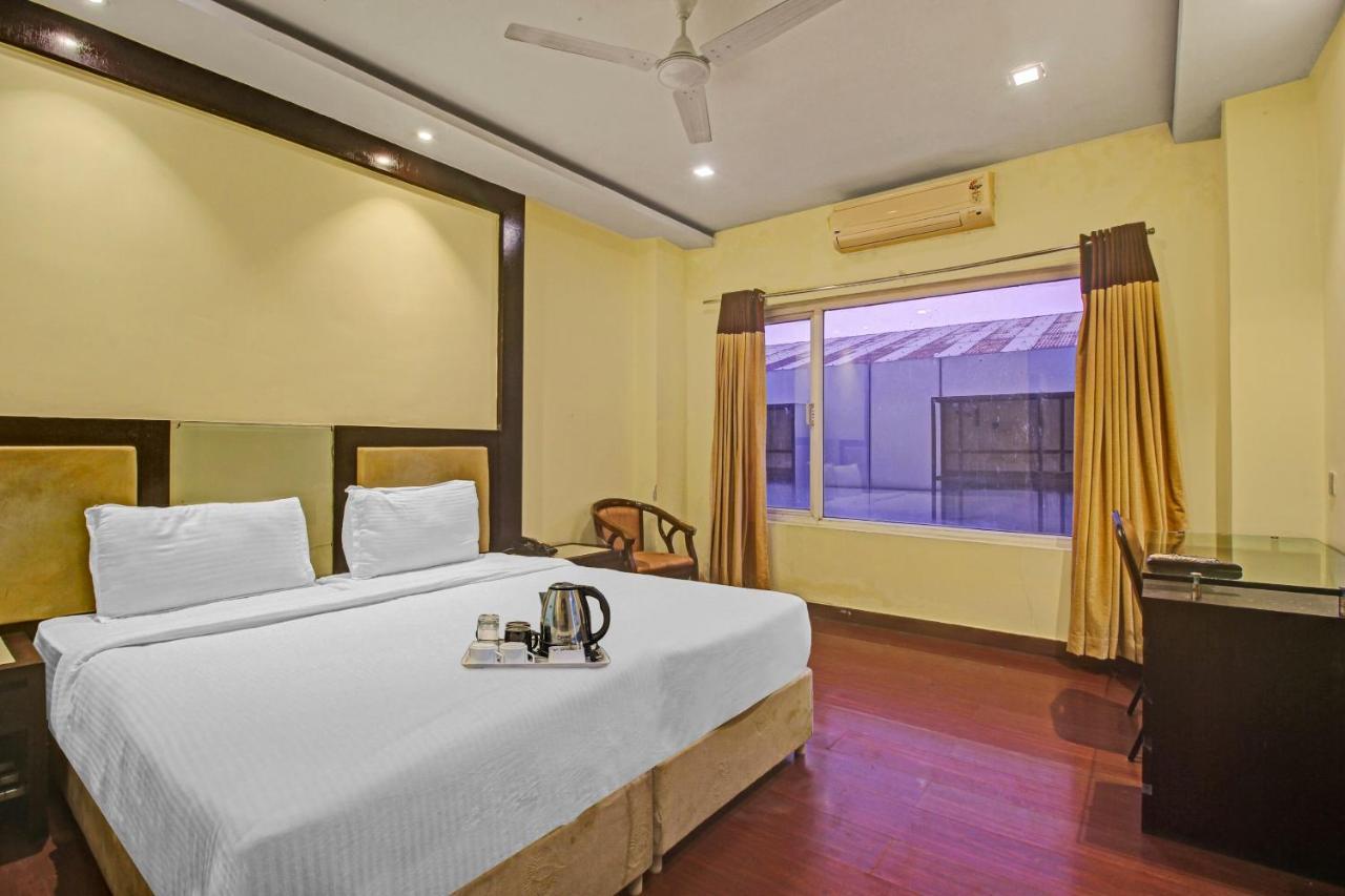 Oyo Townhouse 707 Grand Krishna Hotel Hyderabad Esterno foto