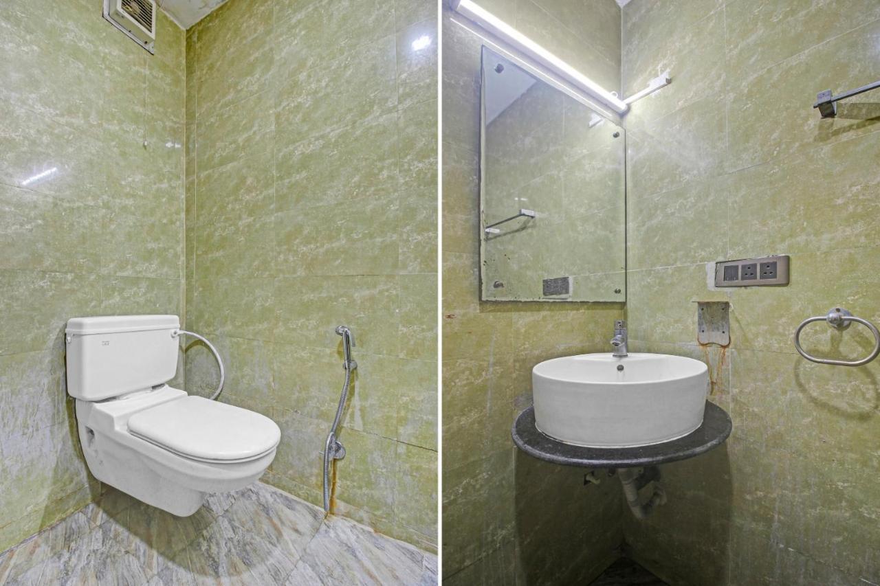 Oyo Townhouse 707 Grand Krishna Hotel Hyderabad Esterno foto