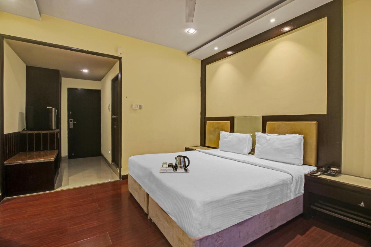 Oyo Townhouse 707 Grand Krishna Hotel Hyderabad Esterno foto