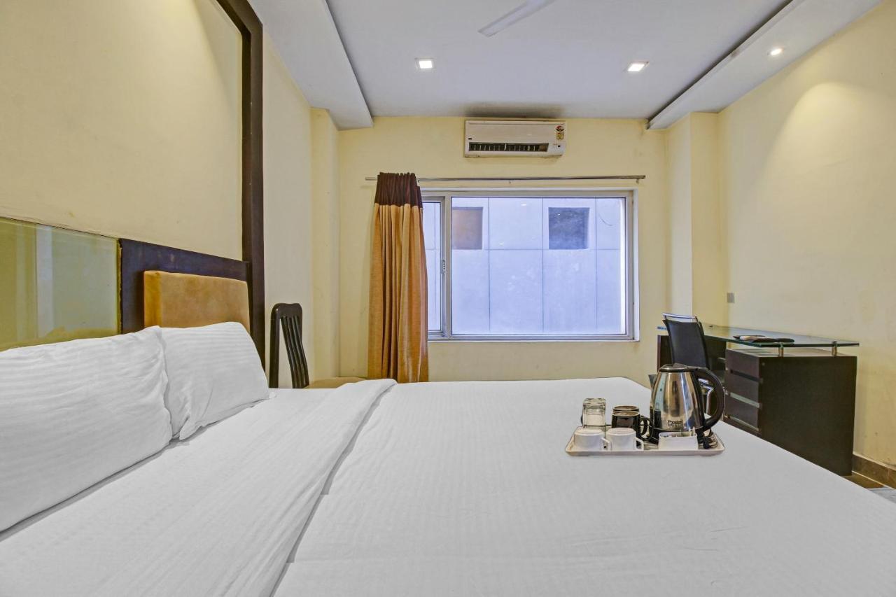 Oyo Townhouse 707 Grand Krishna Hotel Hyderabad Esterno foto
